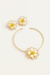 Golden Bloom Daisy Necklace