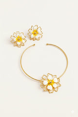 Golden Bloom Daisy Necklace